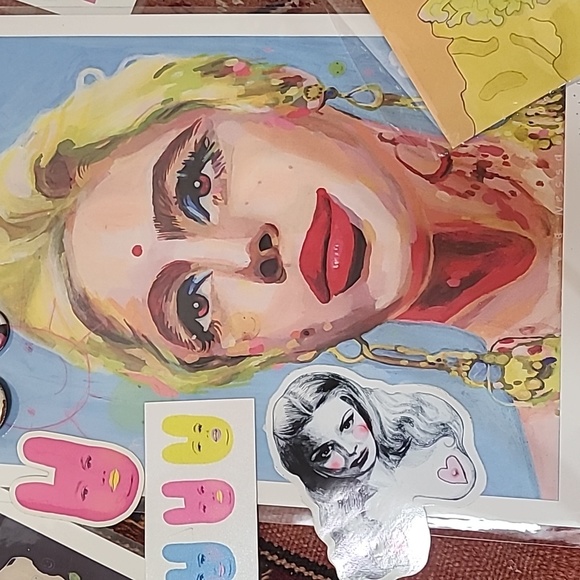 Lots of copy of Vanessa from Mars pics and some pins 📌 - Picture 4 of 9